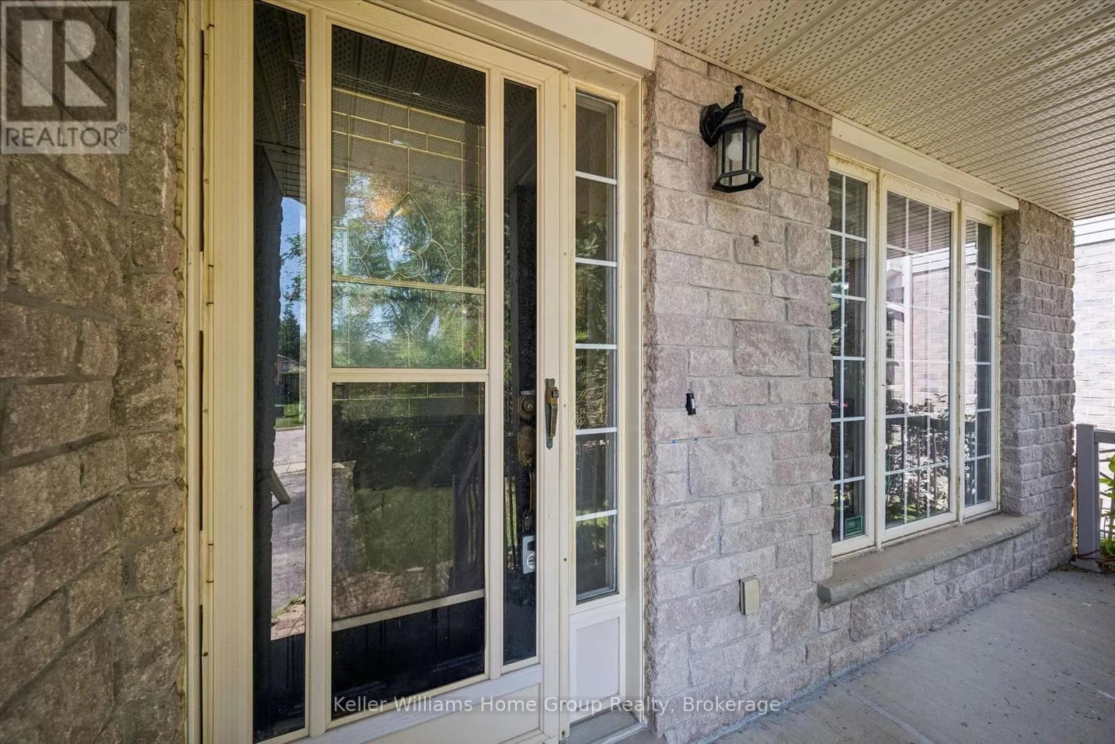 28 PEGLAR CRESCENT — photo 4 of 37