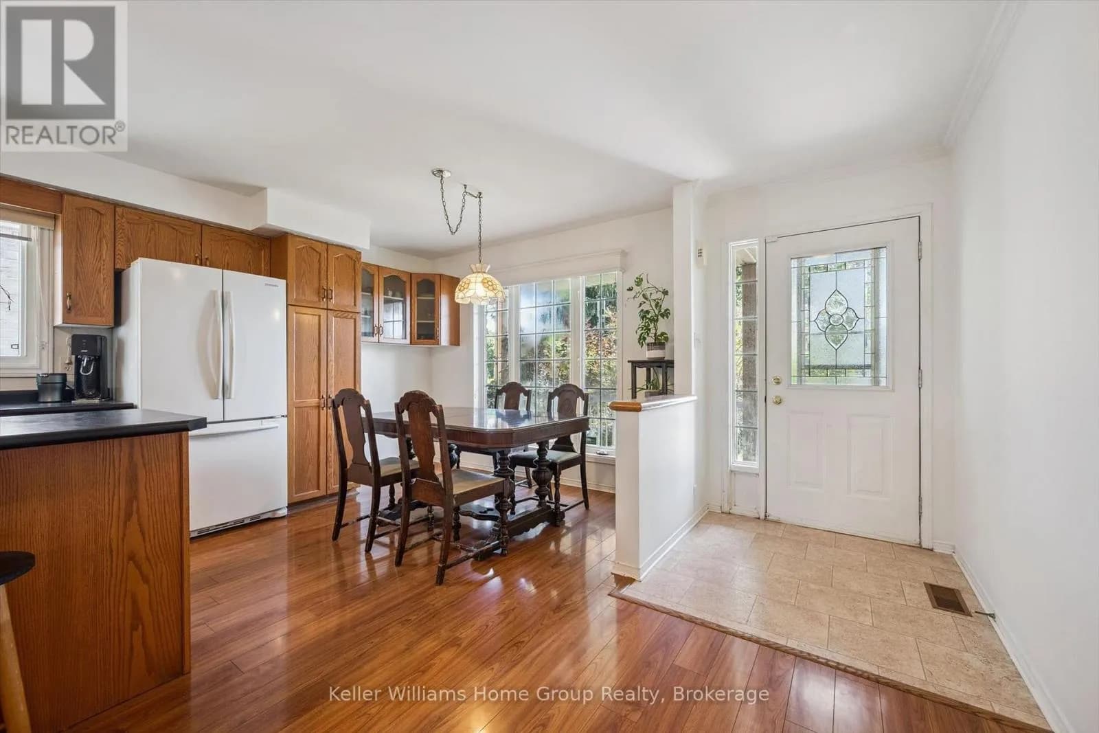 28 PEGLAR CRESCENT — photo 5 of 37