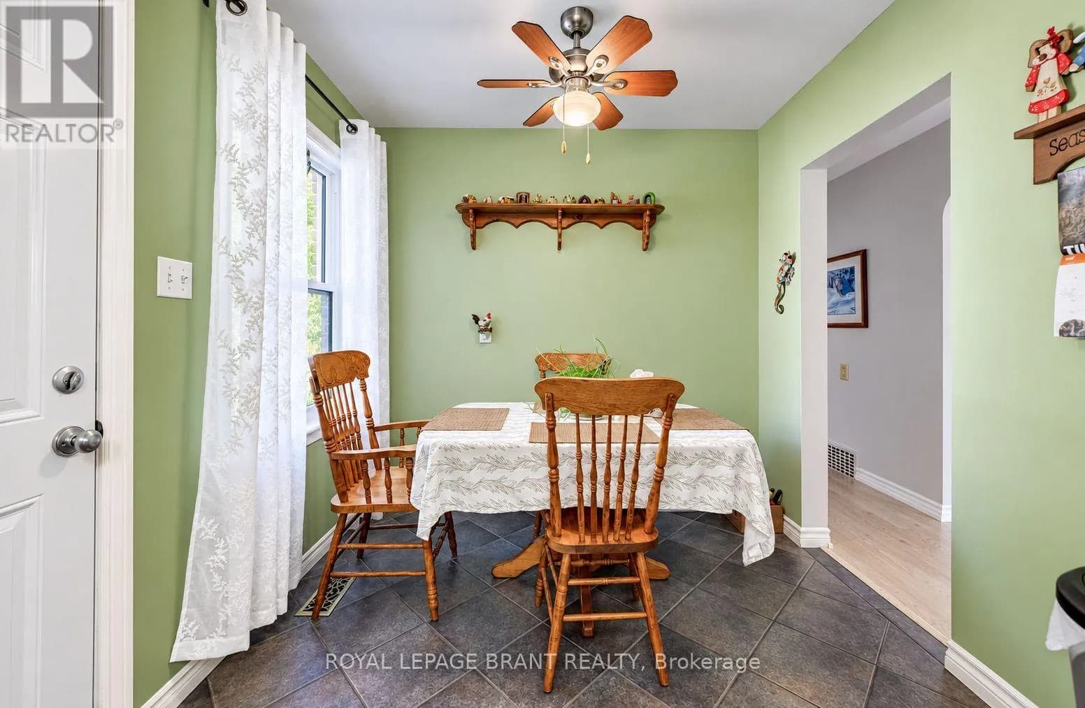 582 GRAND VALLEY DRIVE — photo 5 of 18