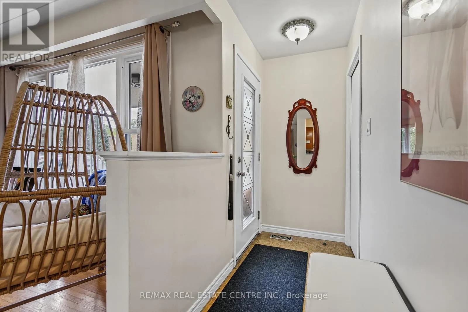 218 MONTROSE STREET S — photo 4 of 31