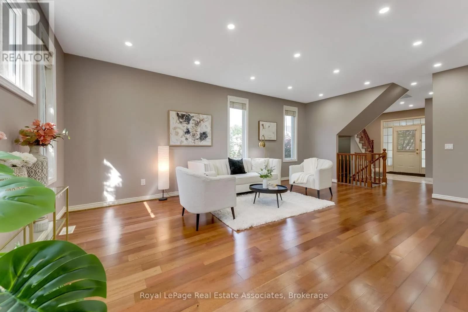 406 SANDY COVE CRESCENT — photo 3 of 37