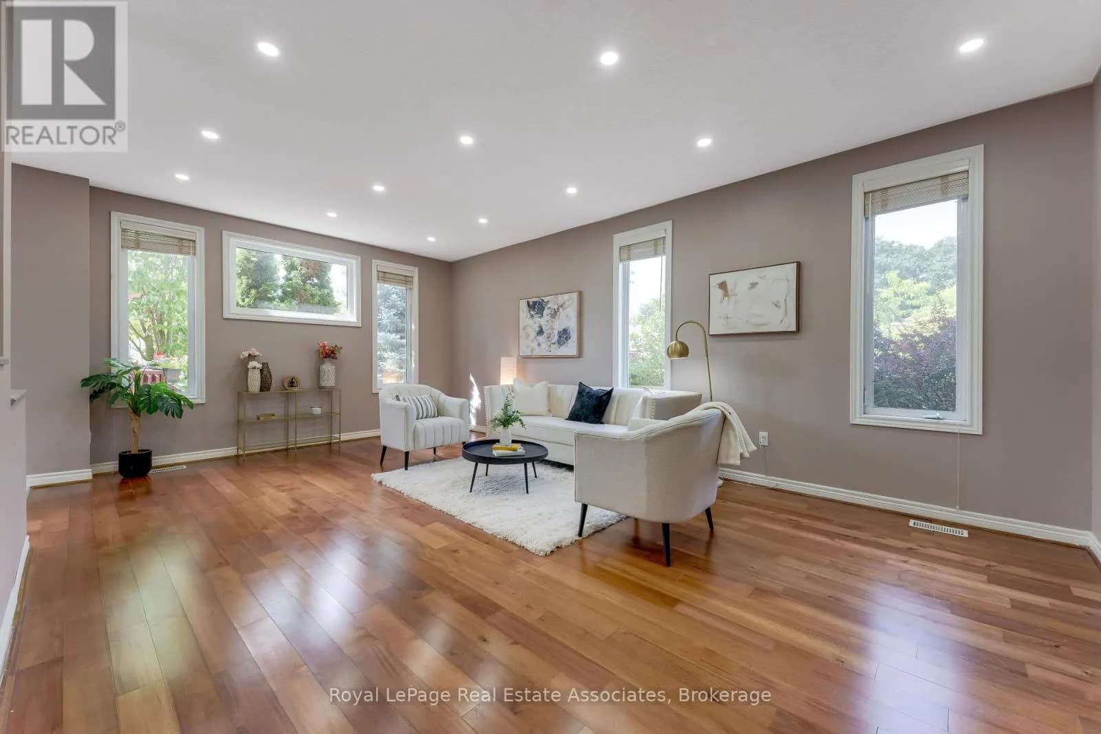 406 SANDY COVE CRESCENT — photo 4 of 37