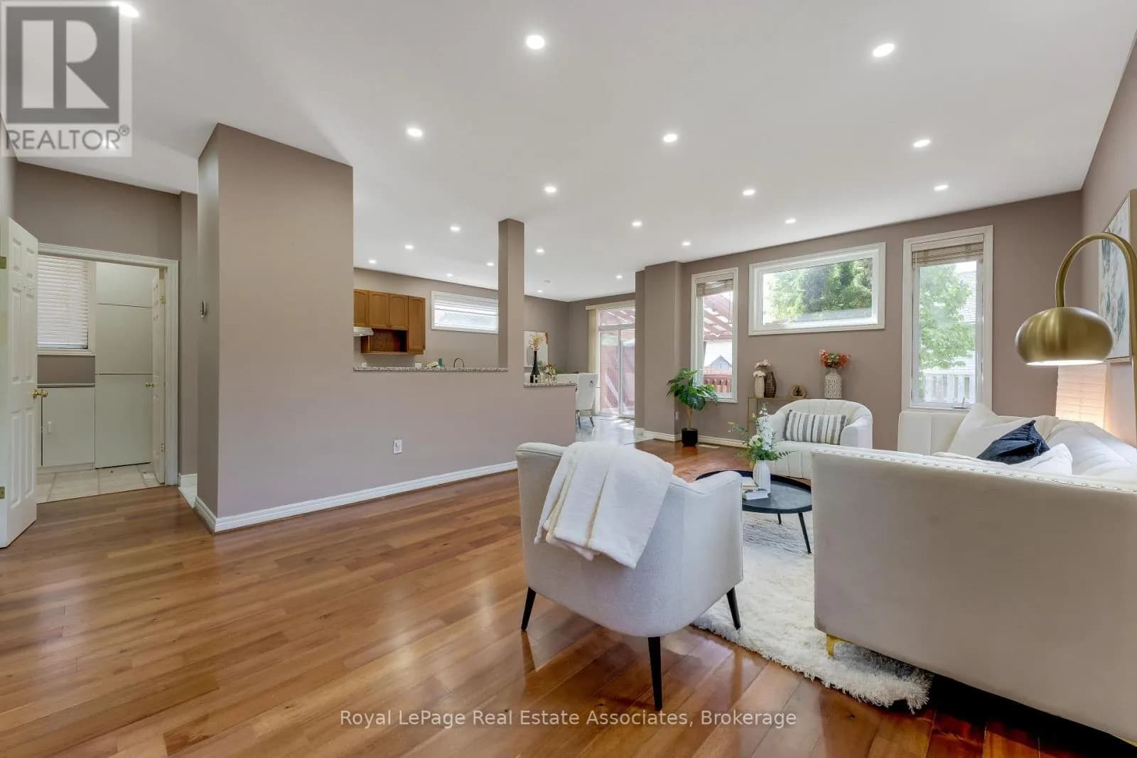406 SANDY COVE CRESCENT — photo 5 of 37