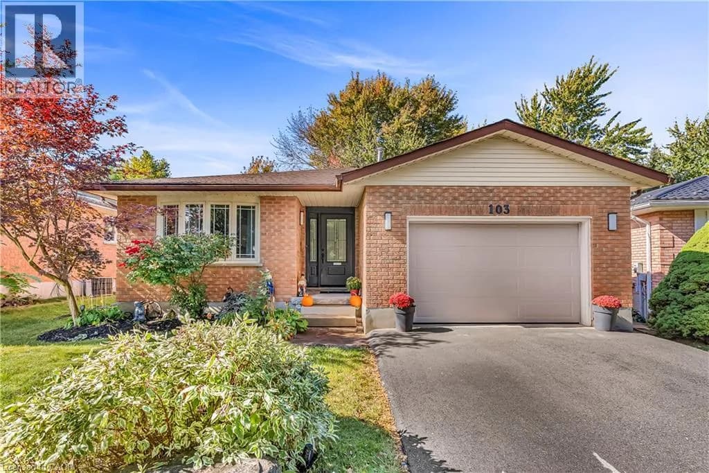 103 WESTVIEW Crescent — photo 1 of 42