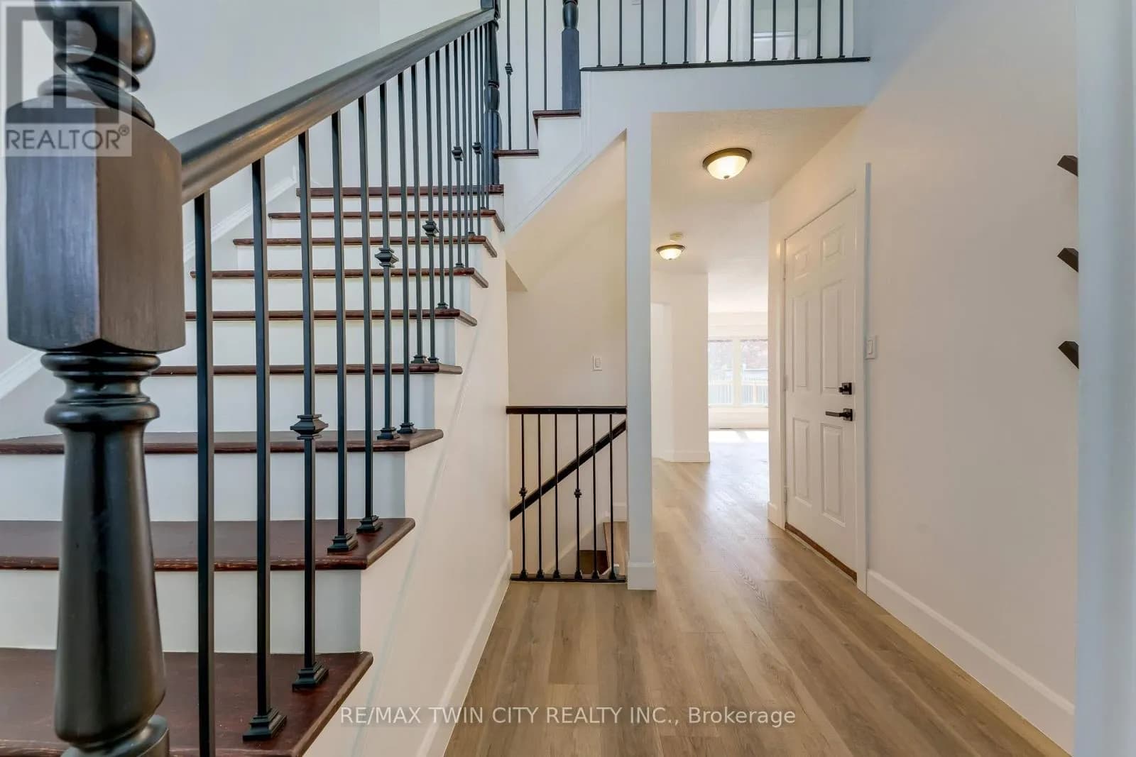 31 SWARTZ STREET — photo 3 of 42