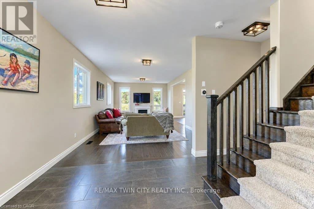 524 SUNDEW DRIVE — photo 5 of 48