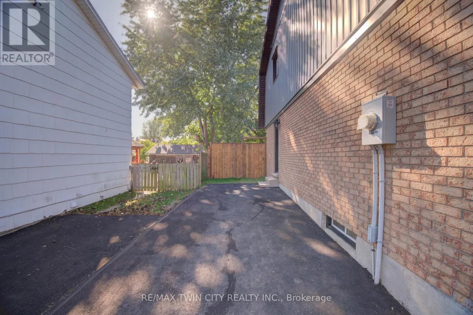 210 FERGUSON AVENUE — photo 5 of 44