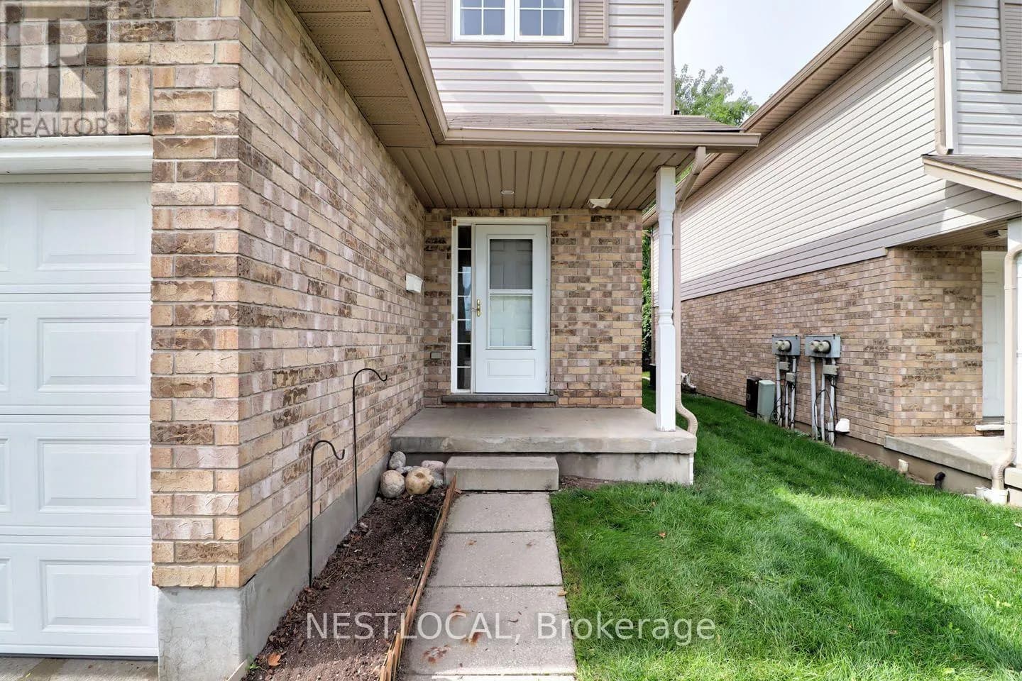 11 - 10 FALLOWFIELD DRIVE — photo 3 of 37