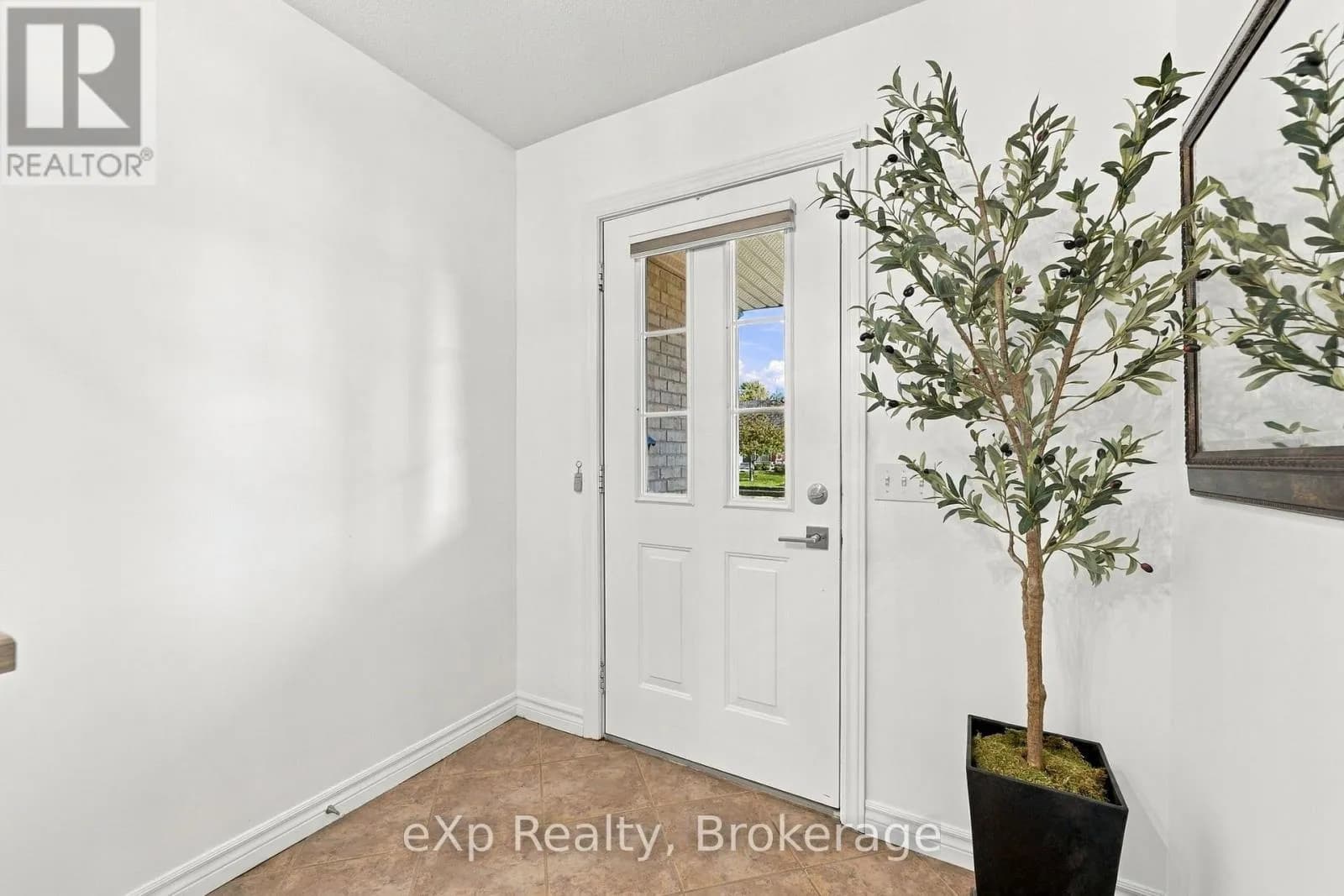 358 DUFFERIN STREET — photo 4 of 37
