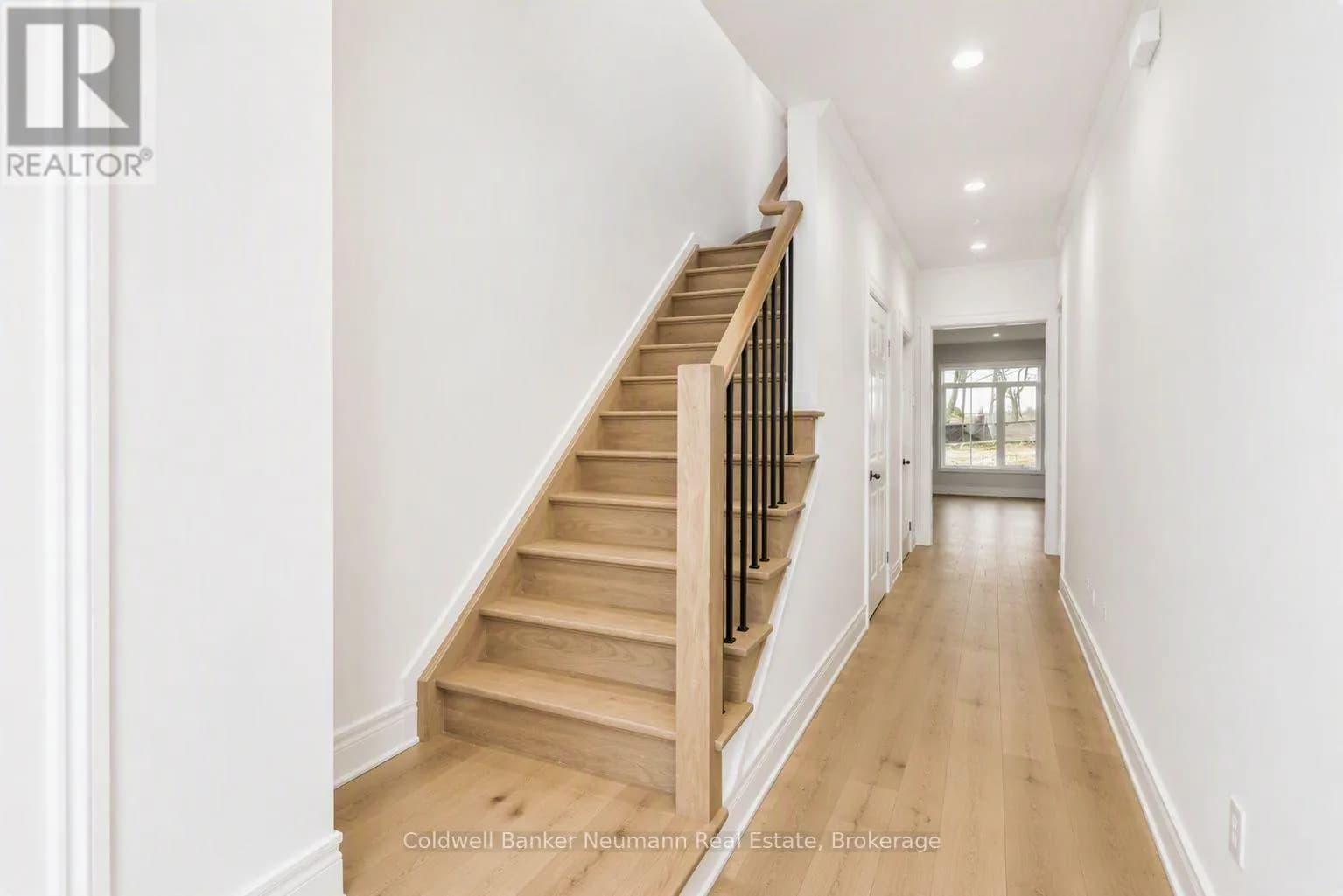 636 ANTON CRESCENT — photo 5 of 11