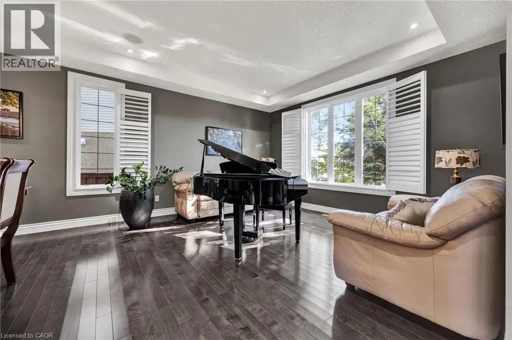 315 RIDEAU RIVER Place — photo 4 of 38