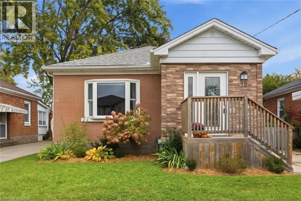 18 BIRCH Avenue — photo 1 of 37