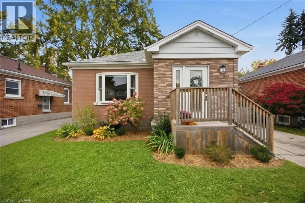 18 BIRCH Avenue — photo 2 of 37