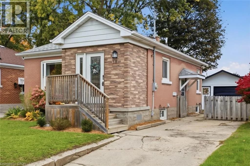 18 BIRCH Avenue — photo 3 of 37