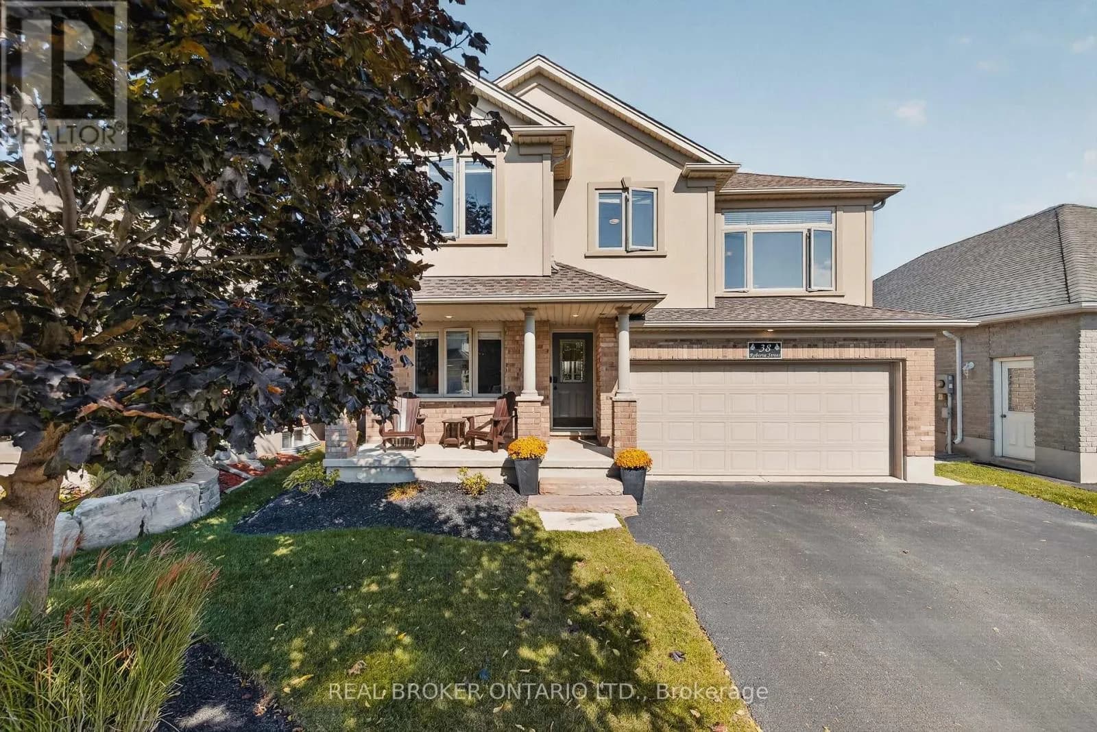 38 ROBERTA STREET — photo 1 of 47
