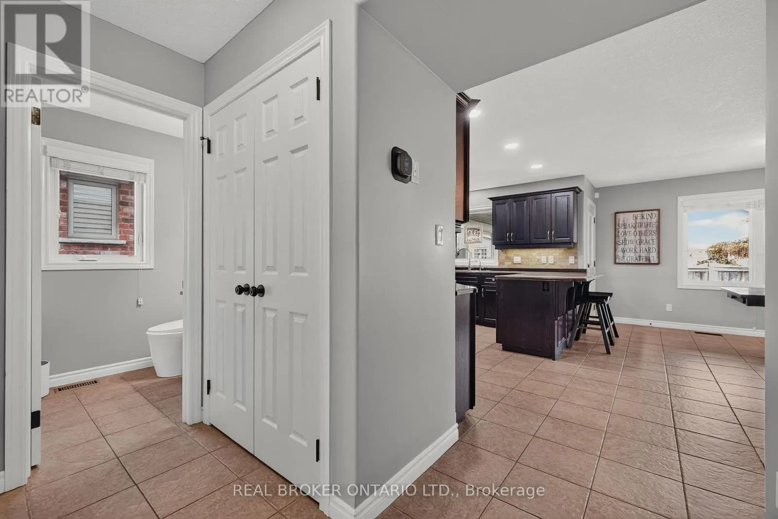 38 ROBERTA STREET — photo 5 of 47