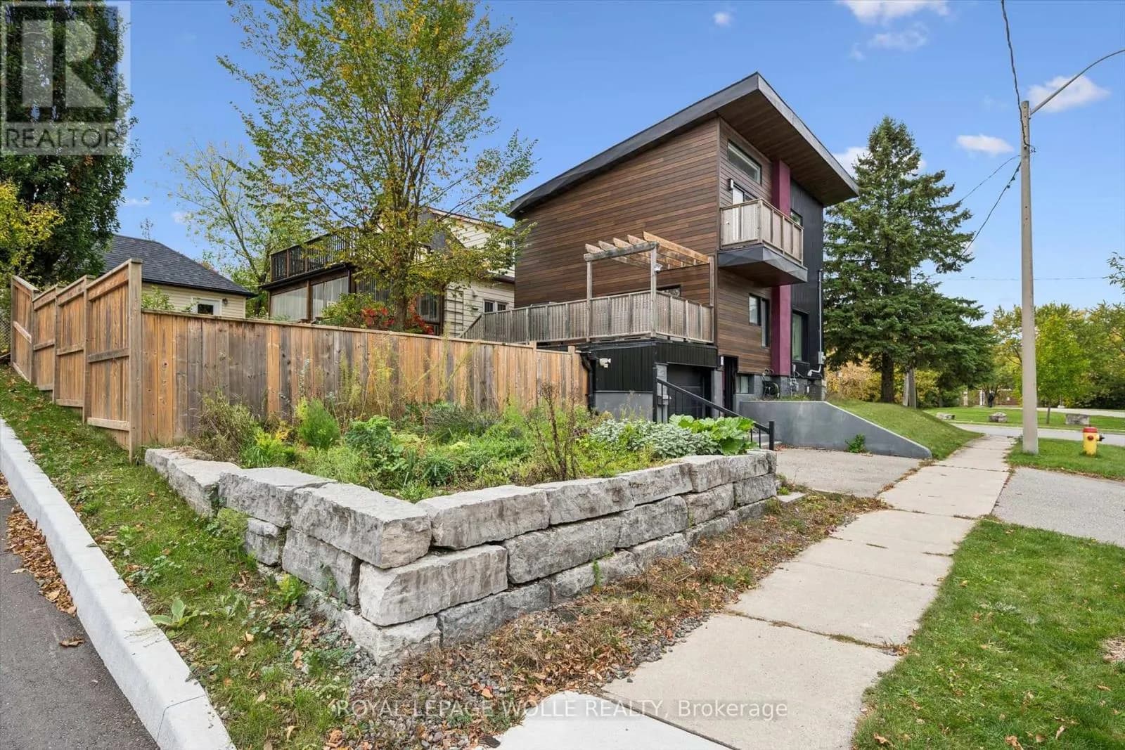 159 PALMER AVENUE — photo 2 of 39