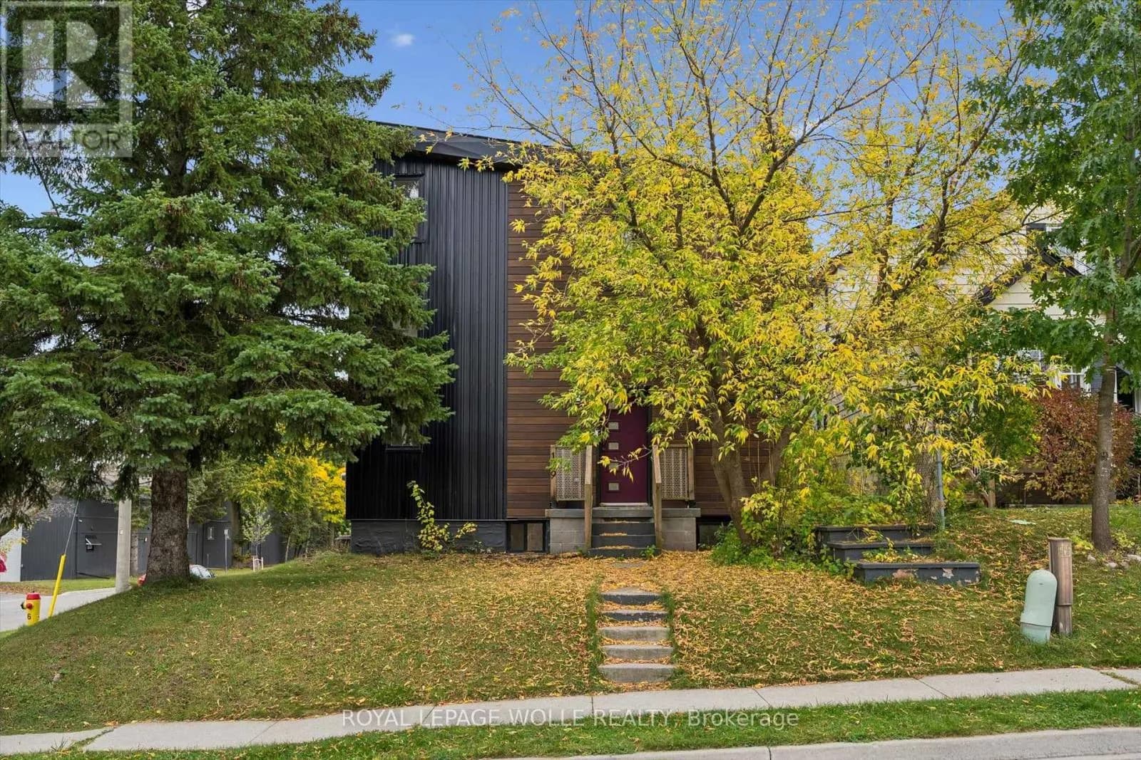 159 PALMER AVENUE — photo 4 of 39