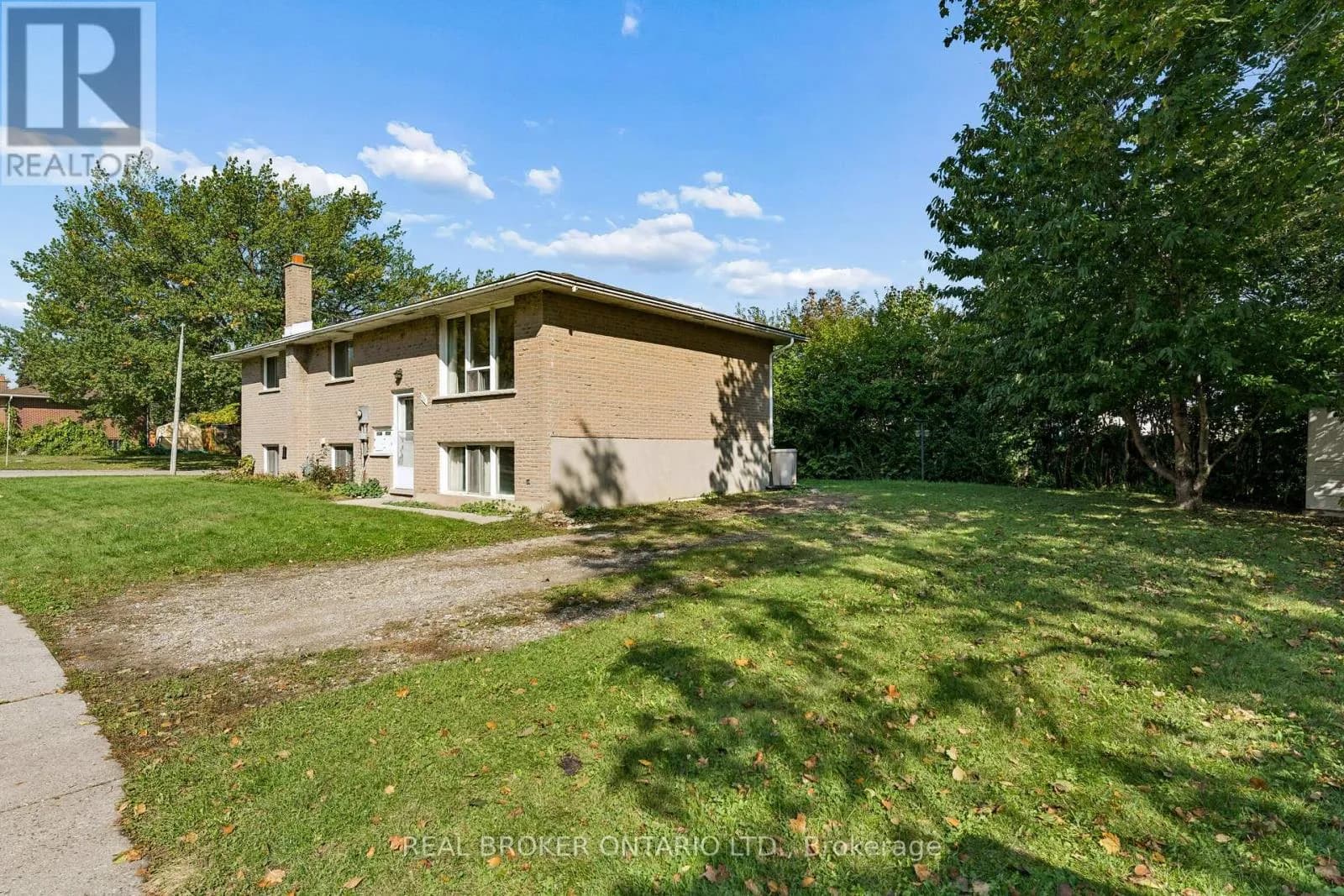 530 GLEN FORREST BOULEVARD — photo 3 of 27