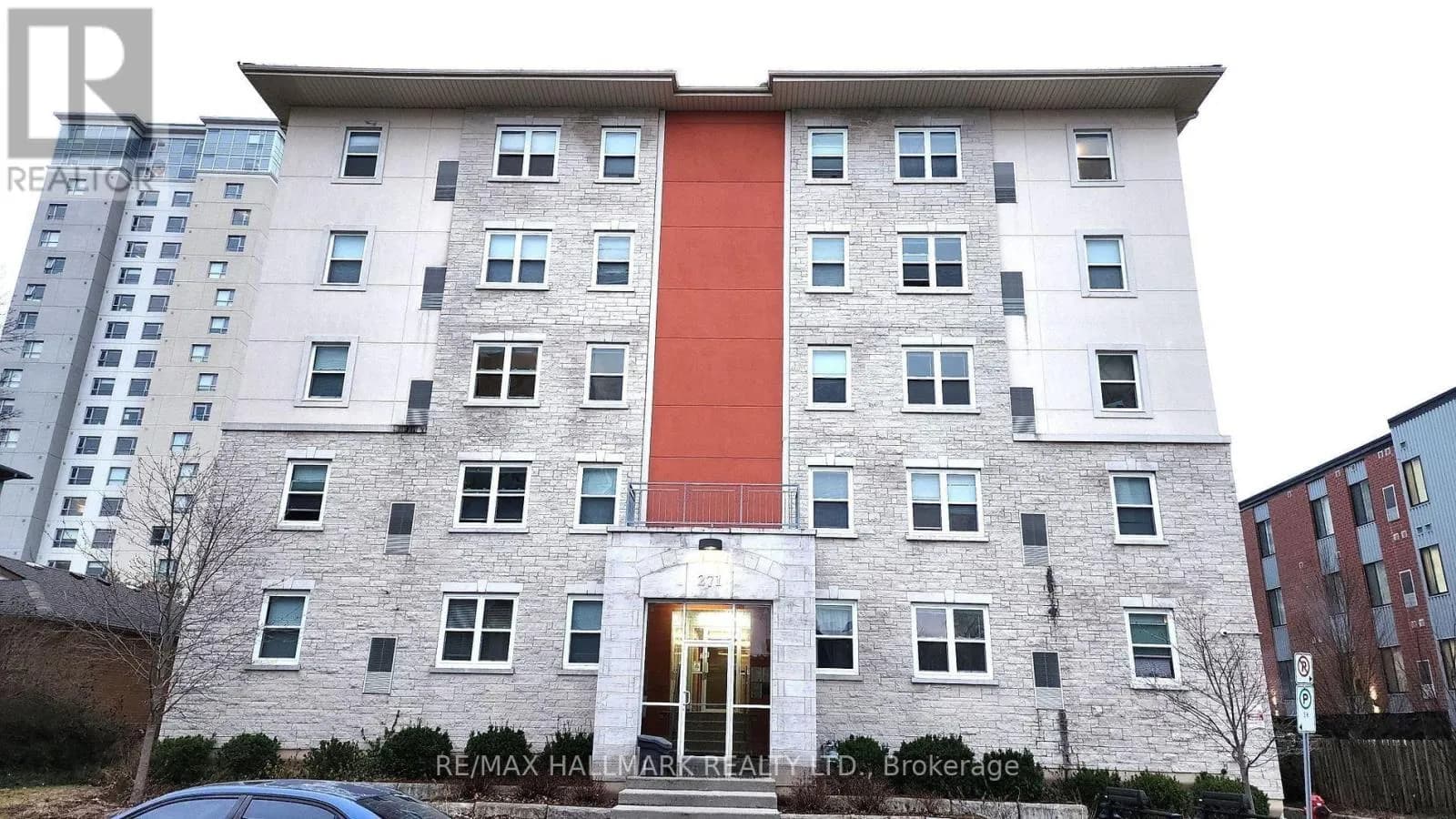 301 - 271 LESTER STREET — photo 1 of 15