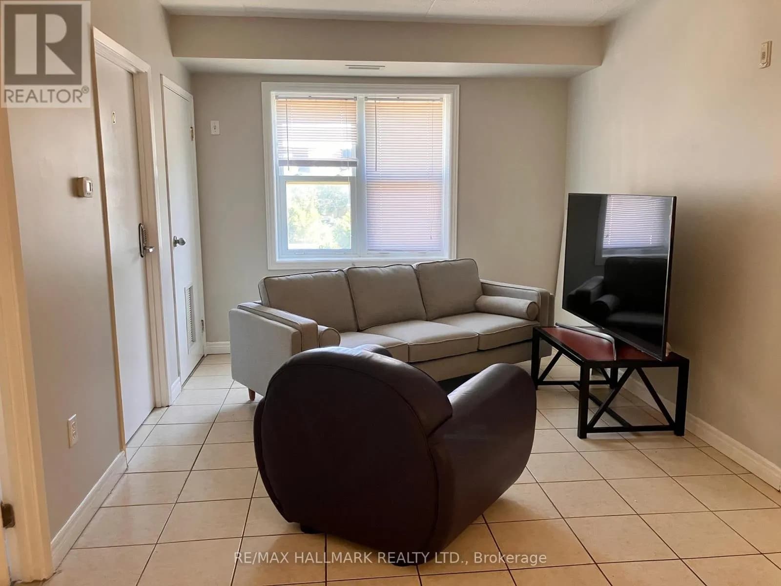 301 - 271 LESTER STREET — photo 5 of 15