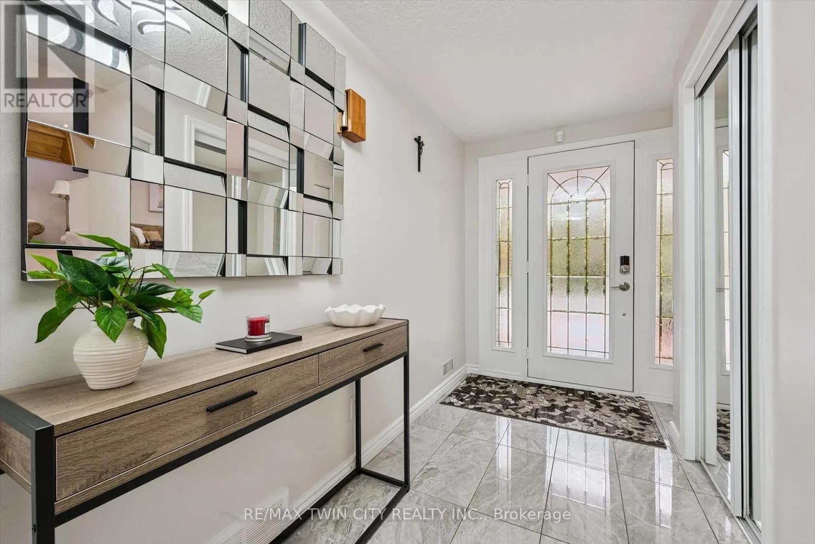 326 MANCHESTER ROAD — photo 4 of 31