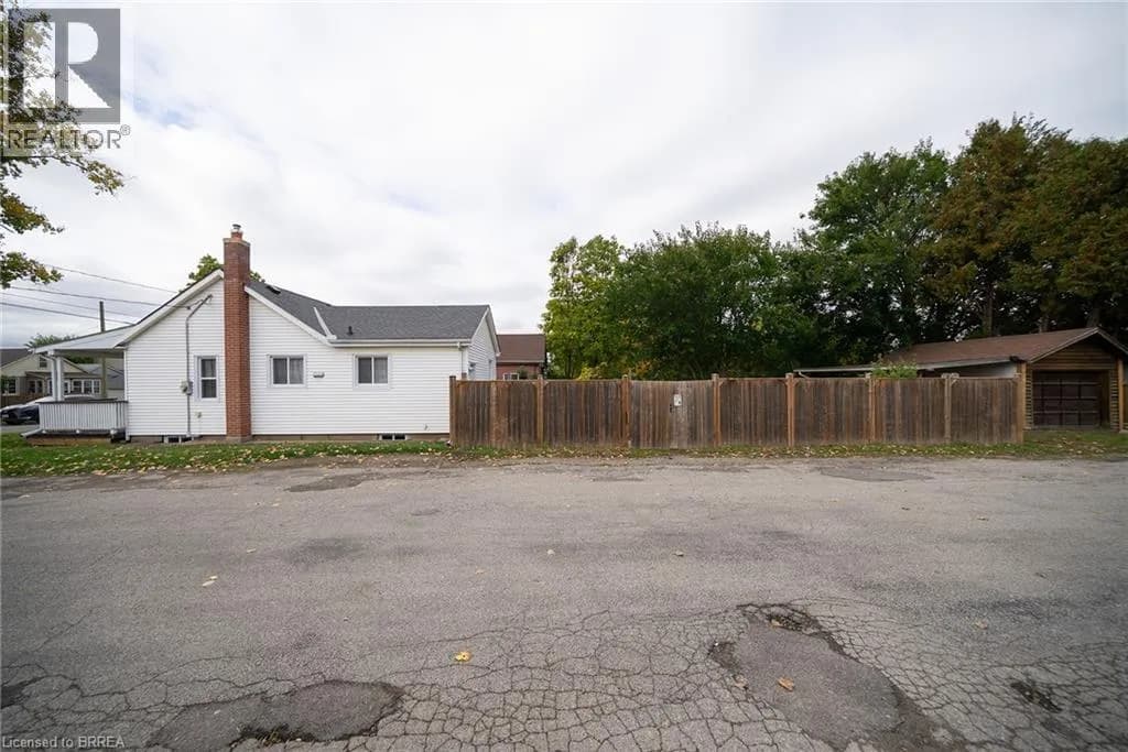 364 WELLINGTON Street — photo 4 of 27