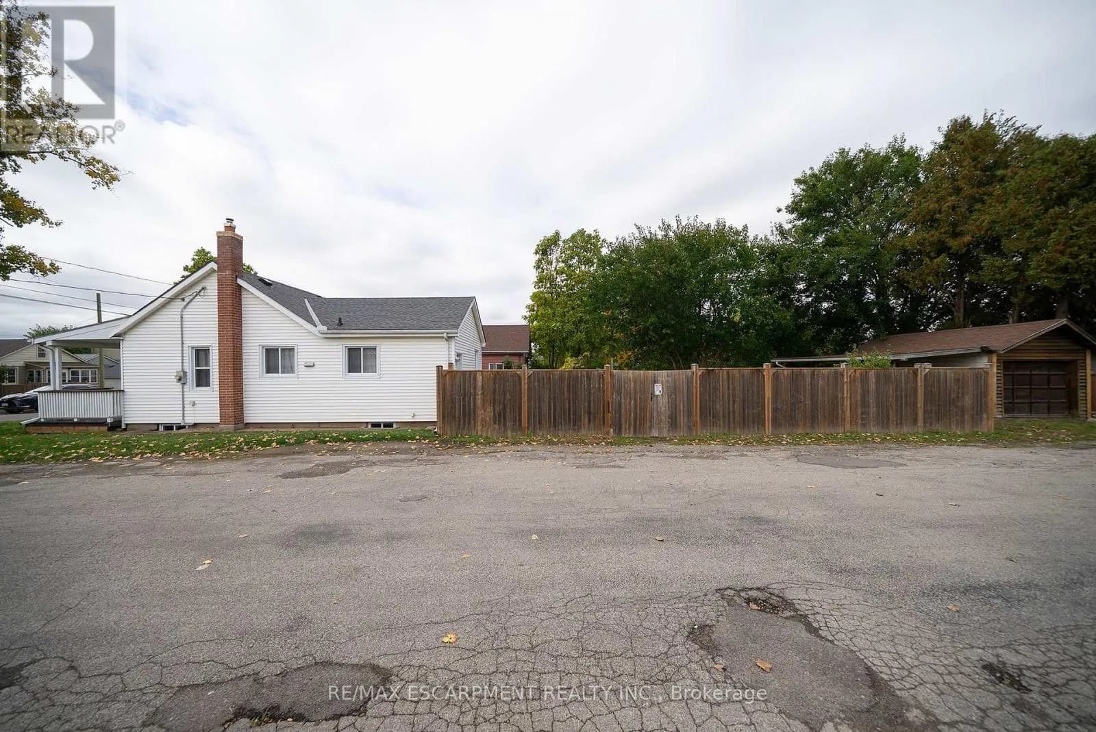 364 WELLINGTON STREET — photo 4 of 35
