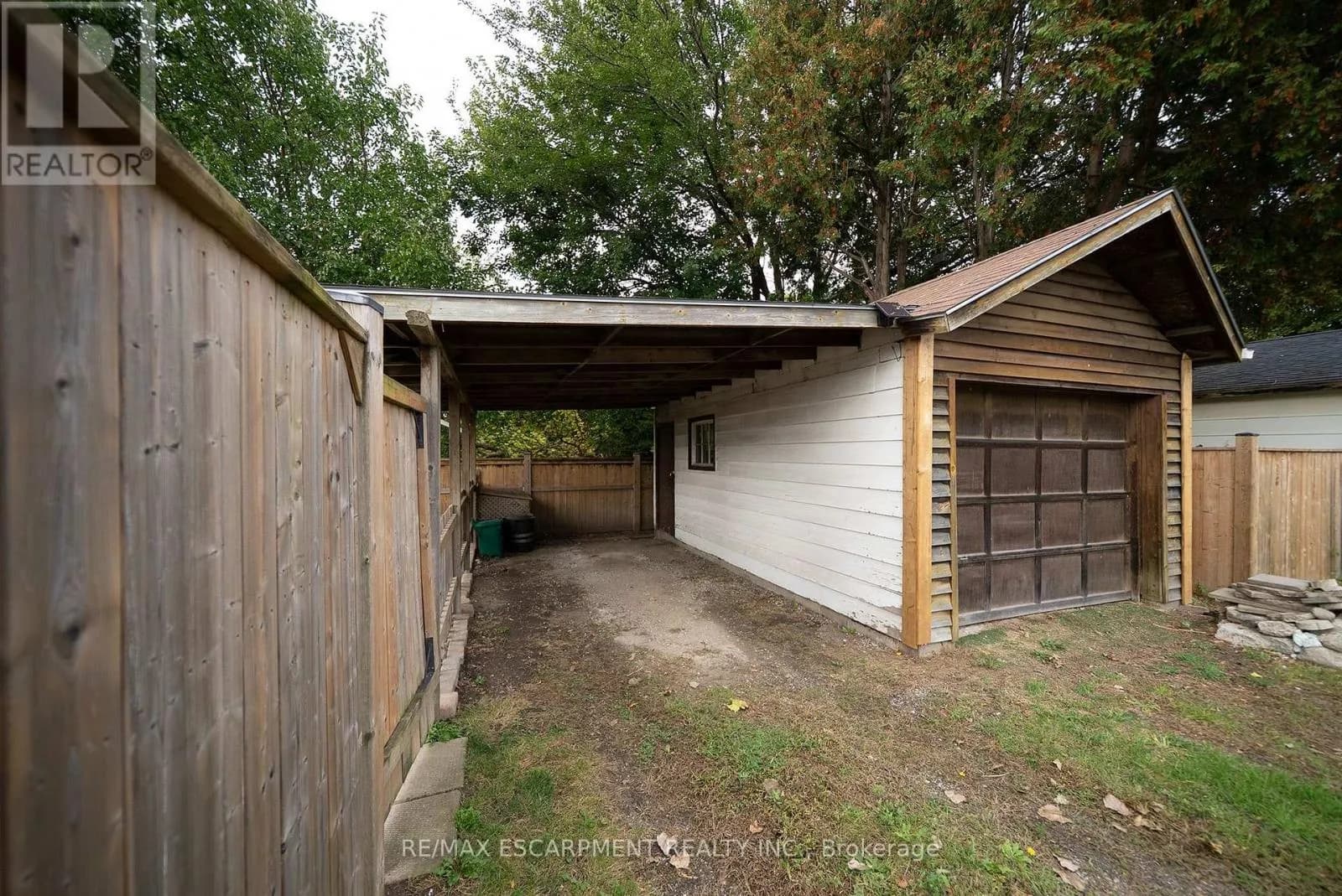 364 WELLINGTON STREET — photo 5 of 35