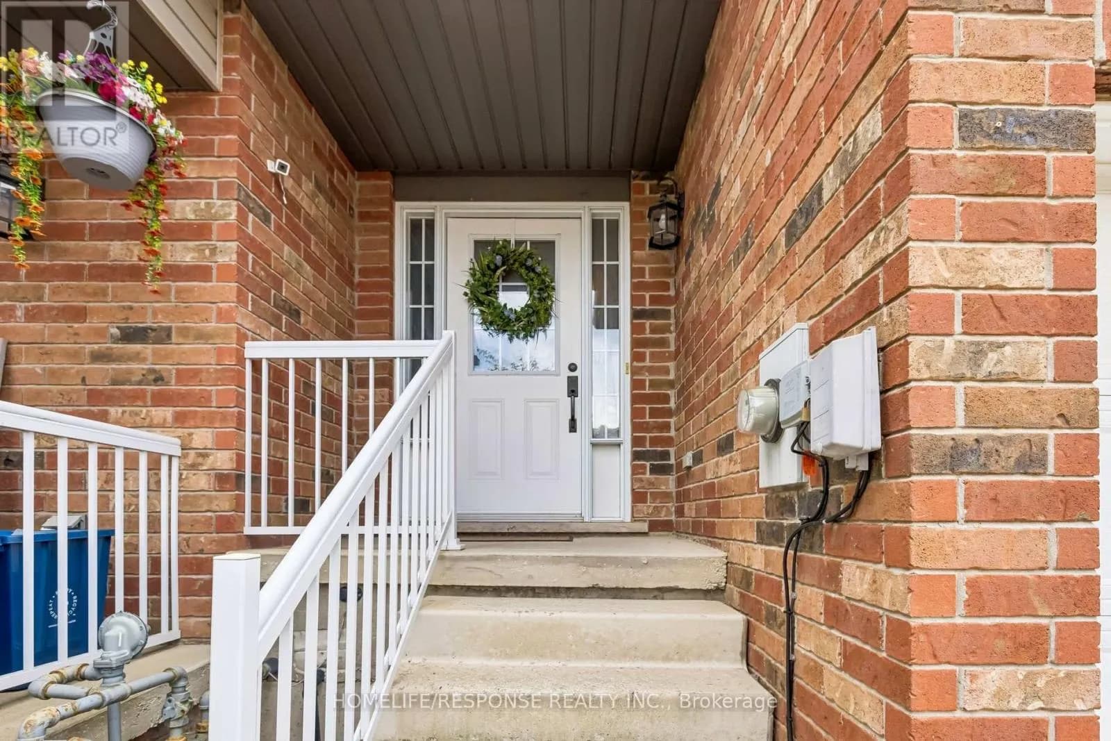 222 SOPHIA CRESCENT — photo 4 of 41