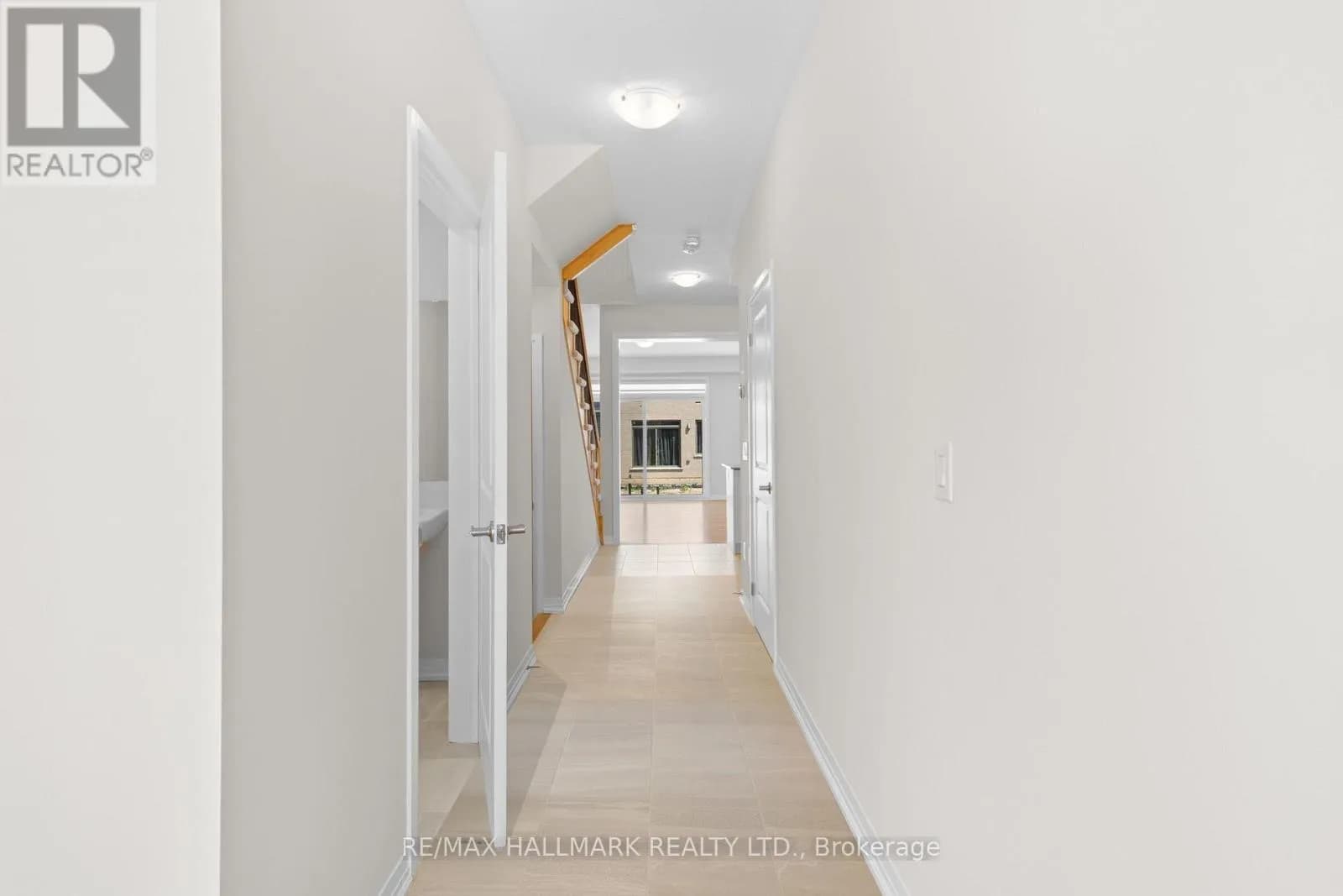 16 CROSSMORE CRESCENT — photo 4 of 30