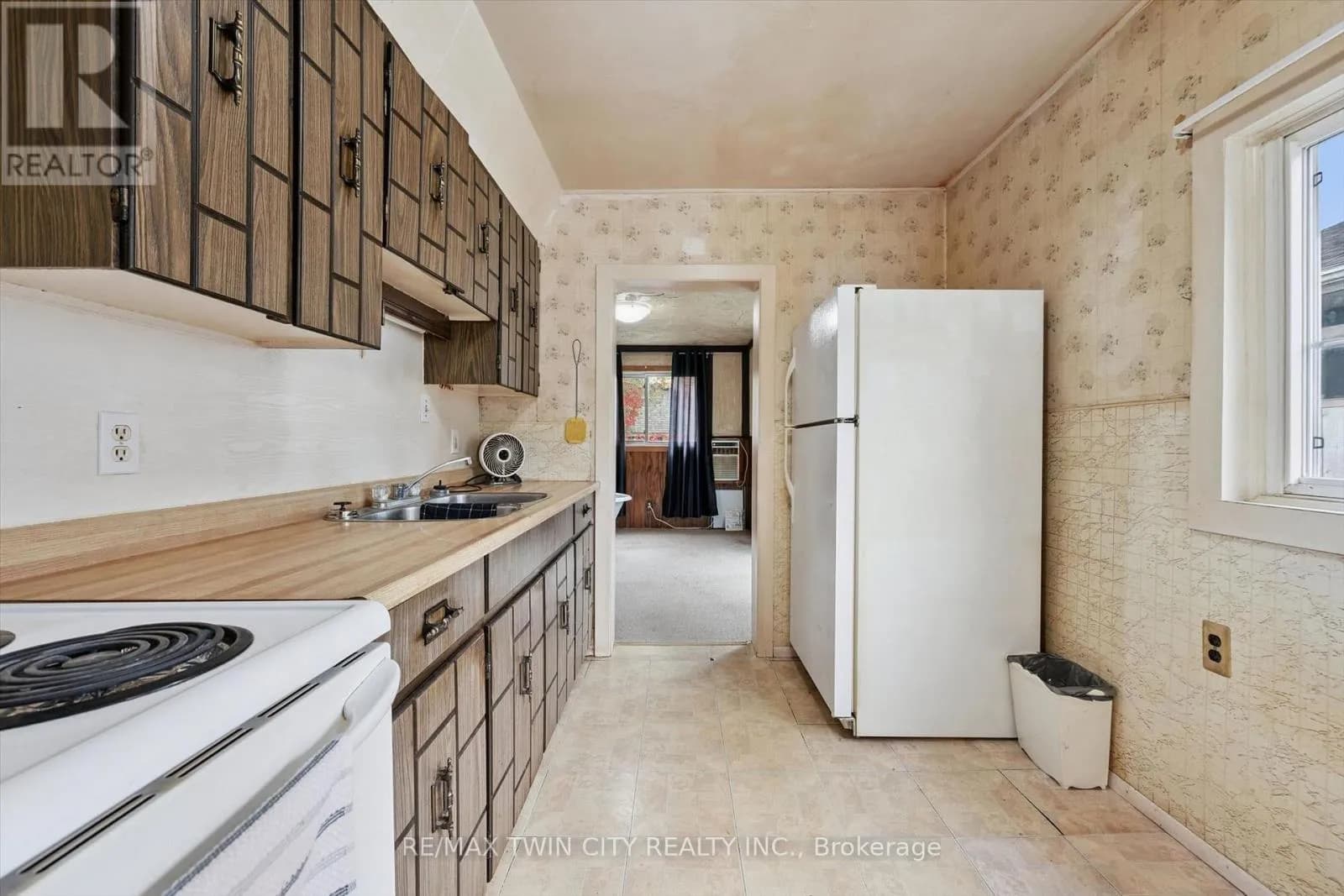 127 SPADINA ROAD E — photo 2 of 28