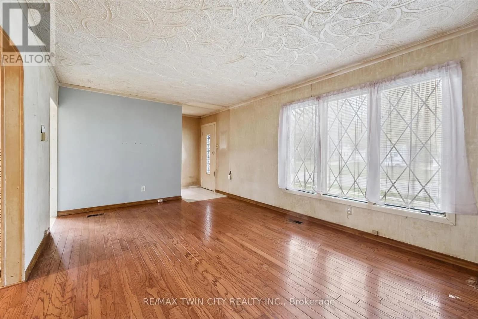 127 SPADINA ROAD E — photo 3 of 28
