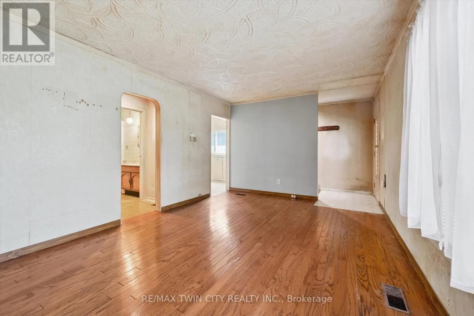 127 SPADINA ROAD E — photo 4 of 28