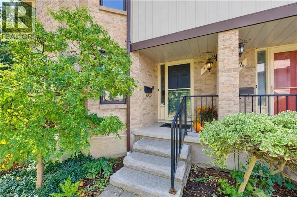 406 CRAIGLEITH Drive Unit# 3 — photo 3 of 47