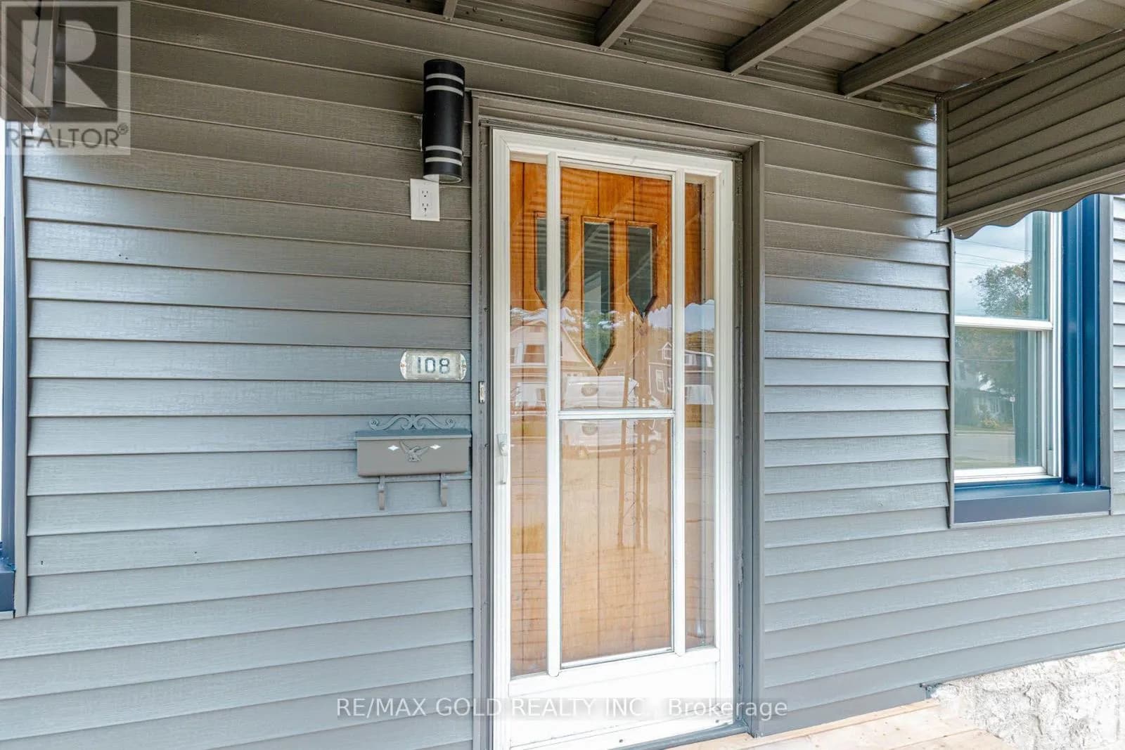 108 NORFOLK AVENUE — photo 2 of 43