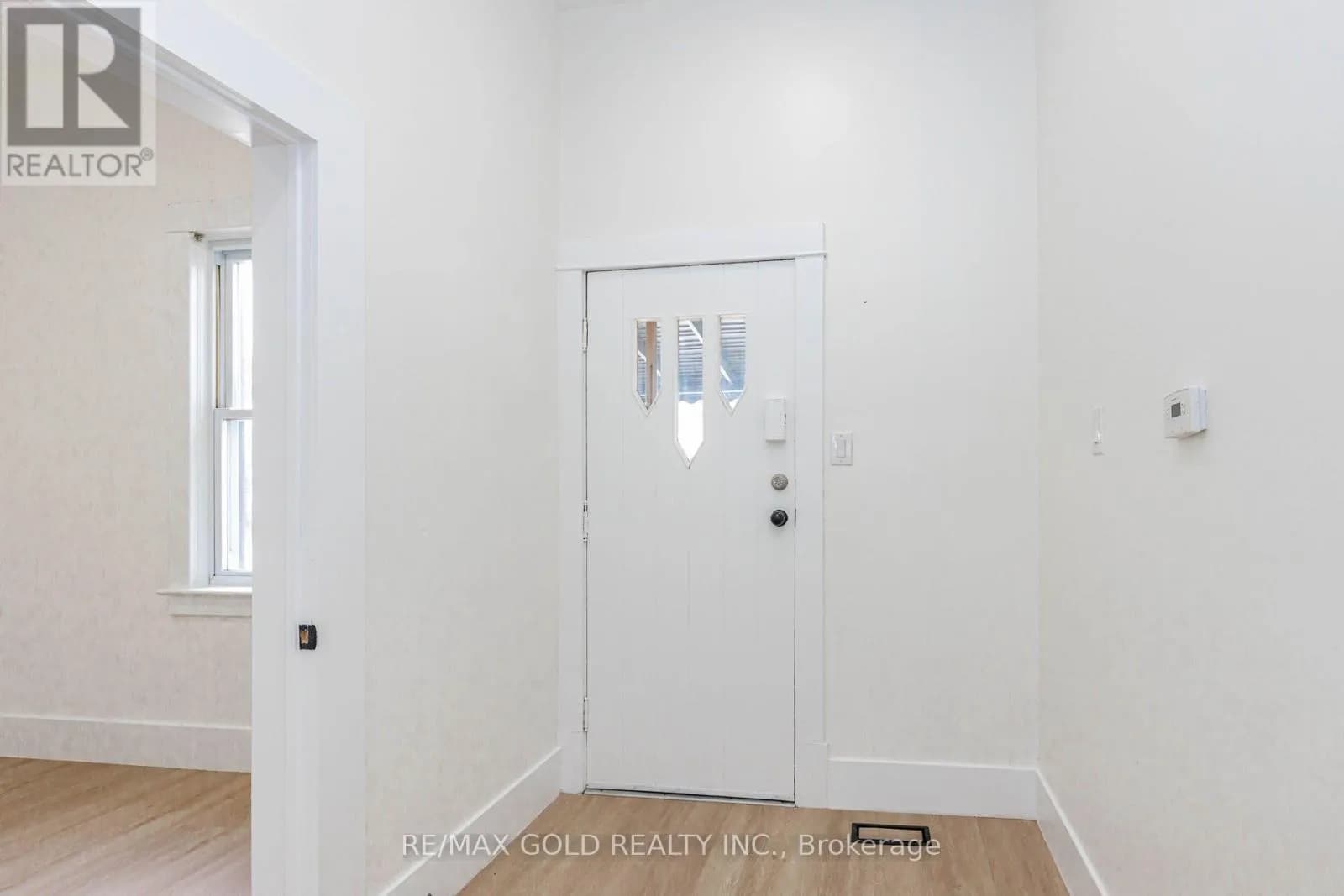 108 NORFOLK AVENUE — photo 3 of 43
