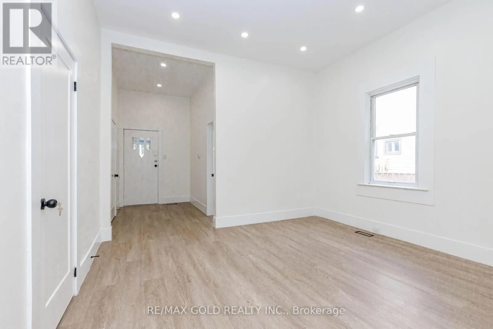 108 NORFOLK AVENUE — photo 5 of 43