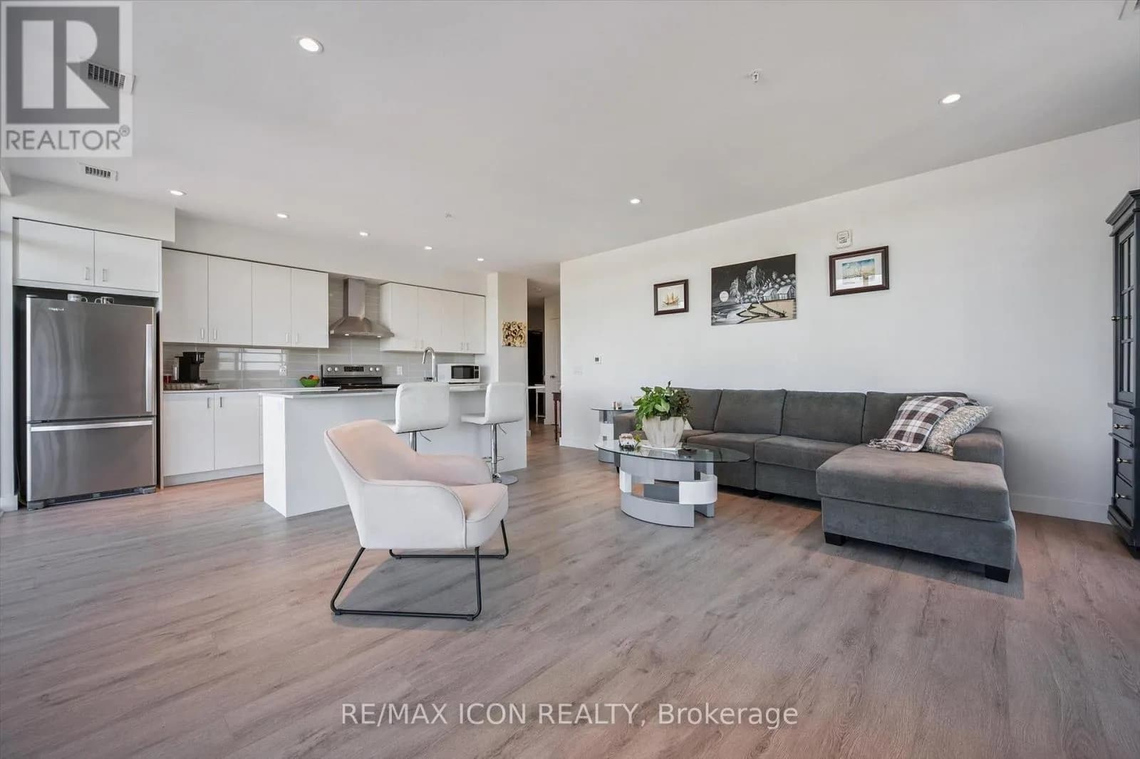 902 - 15 GLEBE STREET — photo 5 of 29