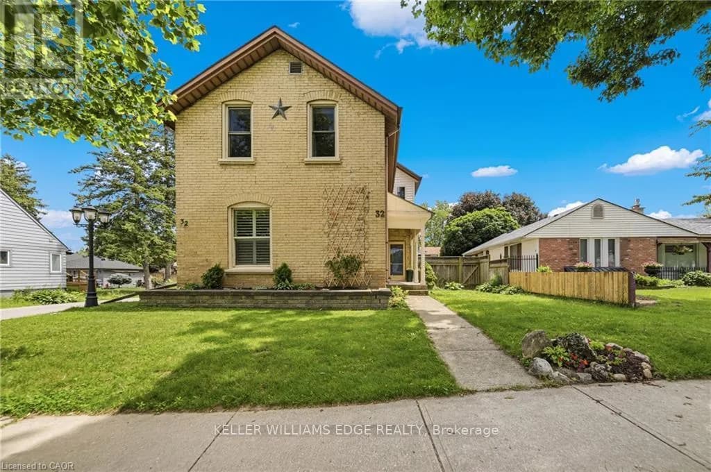 32 CLENCH AVENUE — photo 3 of 38