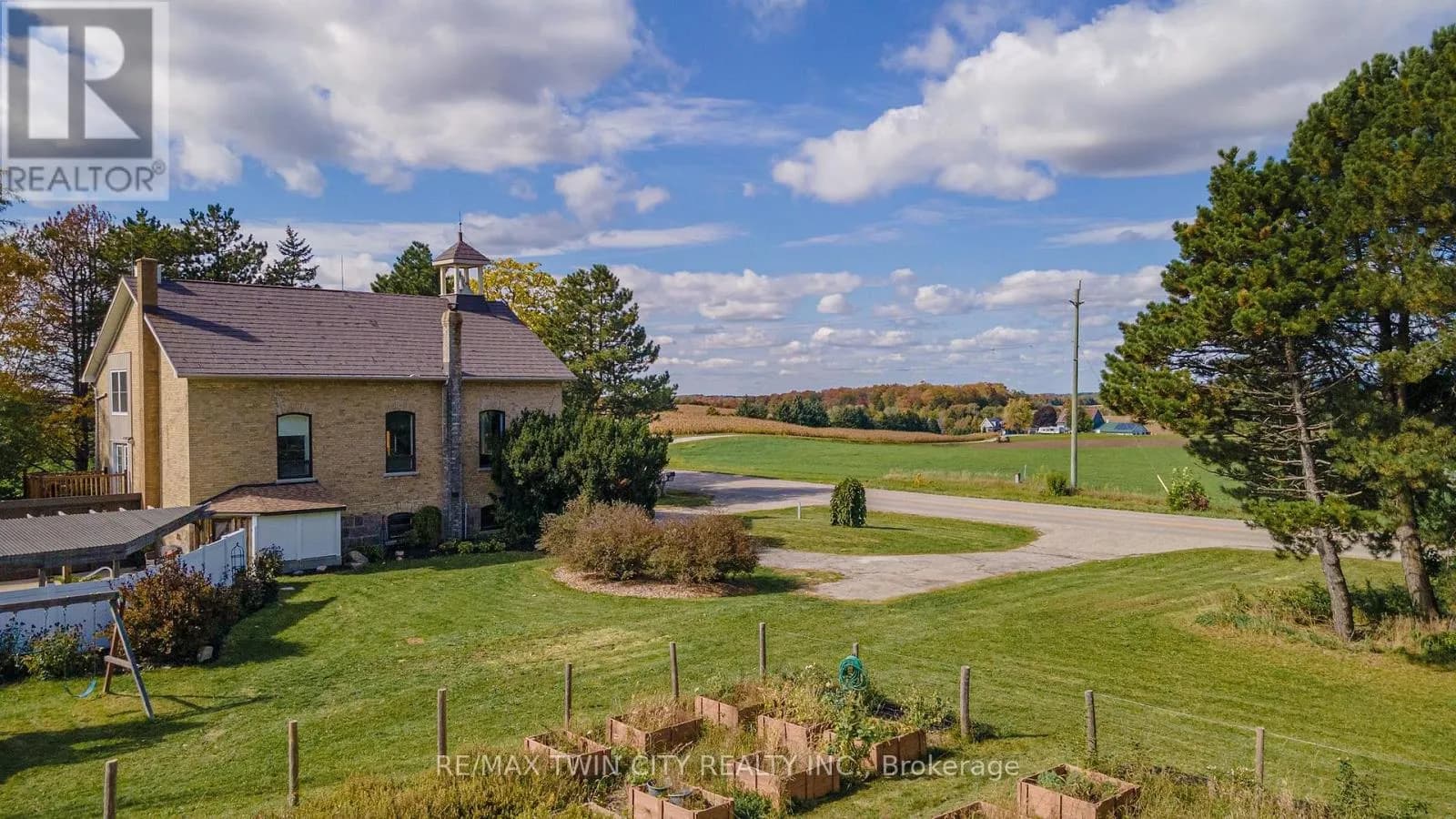 2653 HURON ROAD — photo 2 of 50