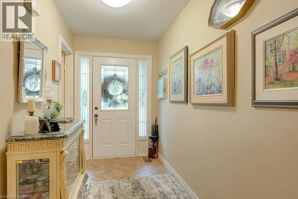 460 LAUSANNE Crescent — photo 5 of 31