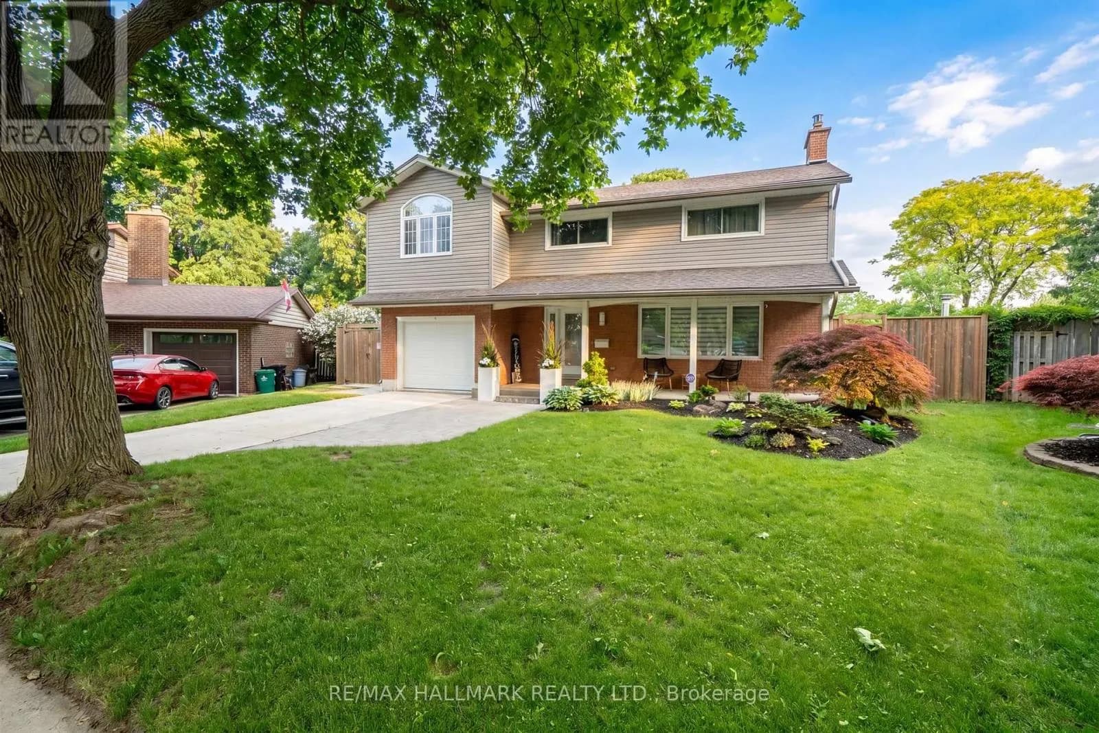 119 CHARLOTTE PLACE — photo 3 of 38