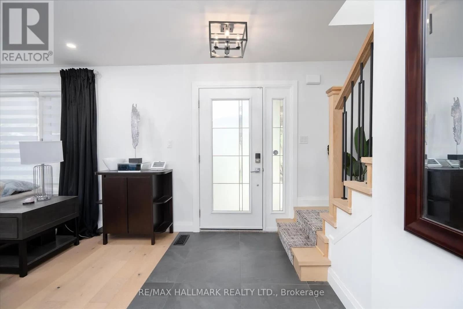 119 CHARLOTTE PLACE — photo 4 of 38
