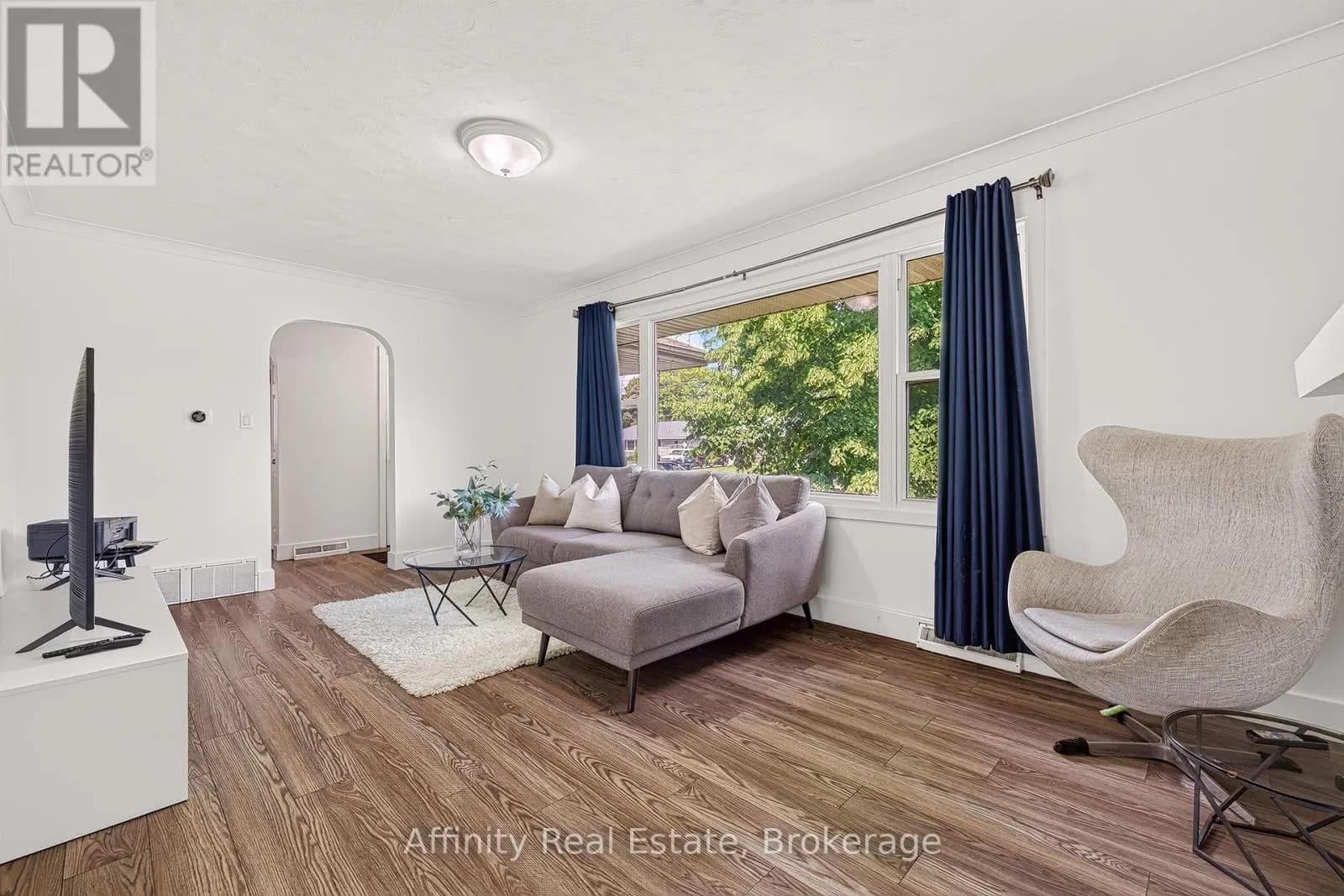 18 WILLOWDALE STREET — photo 4 of 26