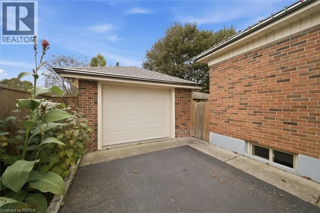 83 FAIRVIEW Drive — photo 2 of 30