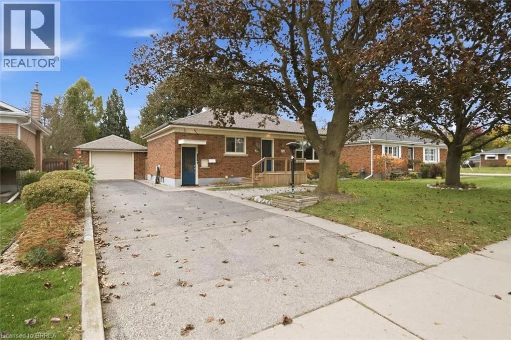 83 FAIRVIEW Drive — photo 3 of 30