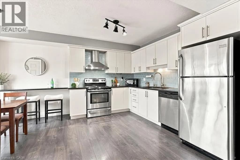 1522 KING Street E Unit# 403 — photo 4 of 21