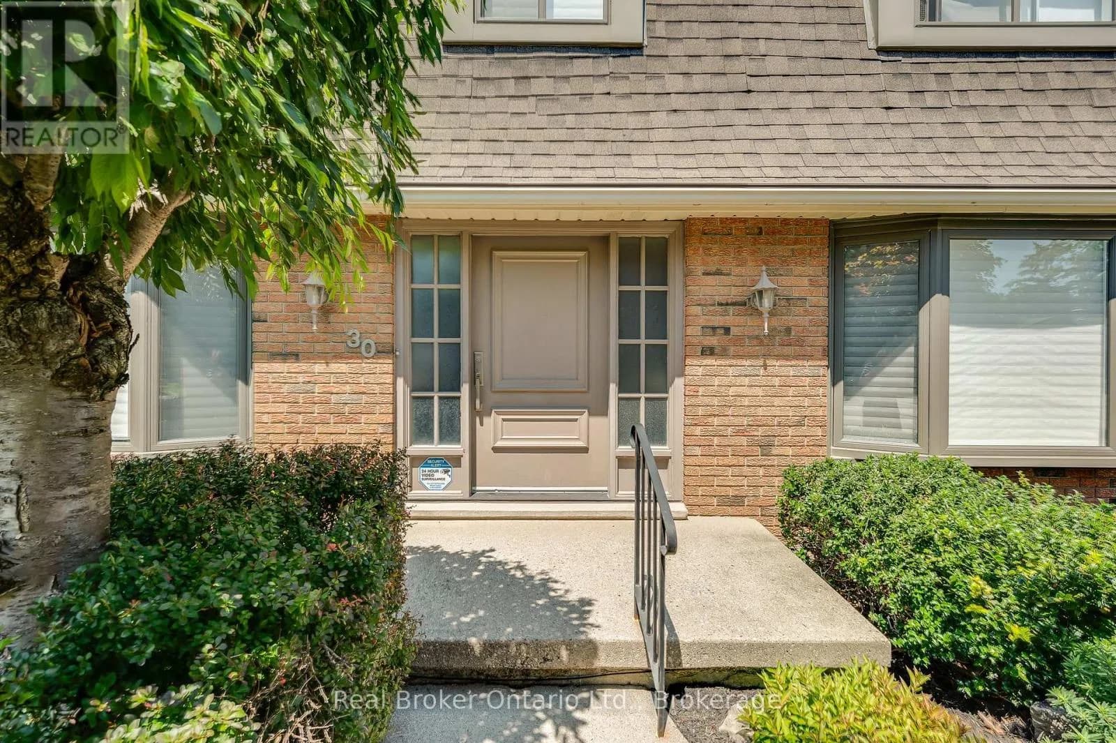 30 WESTWOOD CRESCENT — photo 5 of 37