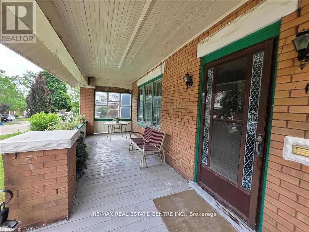 20 FAIRVIEW AVENUE — photo 1 of 31